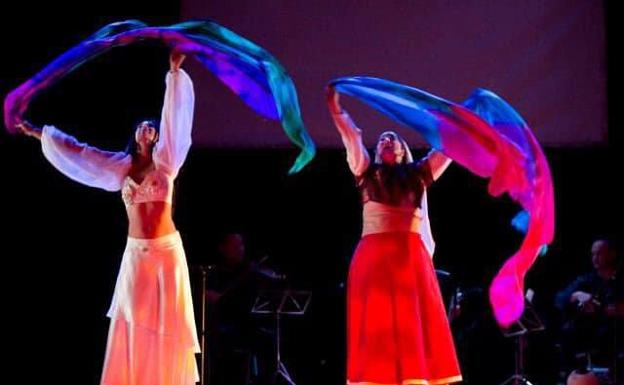 La obra de teatro Yla y Lia de Miguel Murillo emocionó en Talayuela