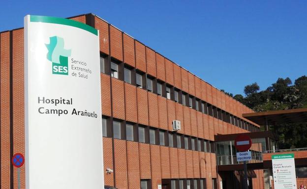 Un hombre de 77 años resulta herido tras sufrir un atropello en la puerta del hospital Campo Arañuelo