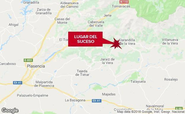 Un motorista sufre fractura de fémur en una salida de vía cerca de Jarandilla de la Vera