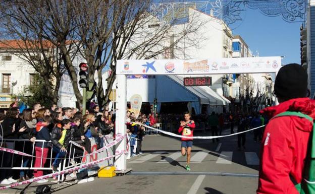Houssame Benabbou gana la Sansilvestre de Don Benito