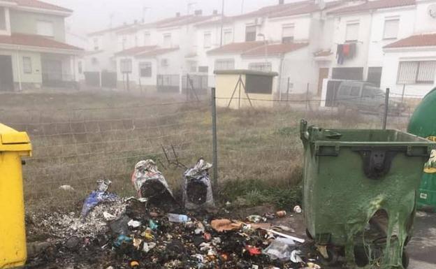 Cinco contenedores quemados por vandalismo o brasas mal apagadas