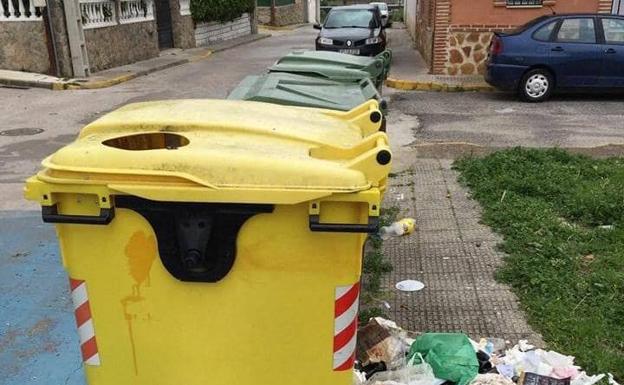 Campaña en Talayuela contra la basura que se deja fuera de los contenedores