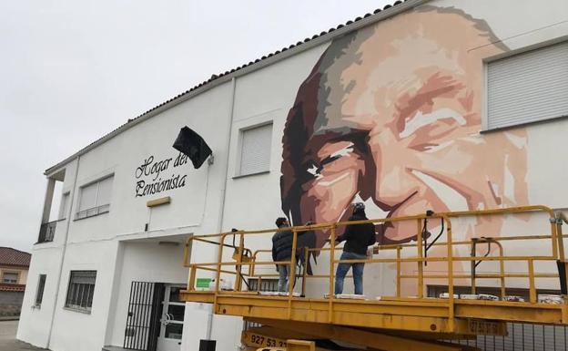 Un mural como homenaje a los mayores