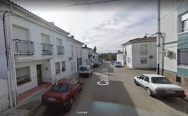 Dos intoxicados por inhalación de humo en el incendio de una vivienda en Talayuela
