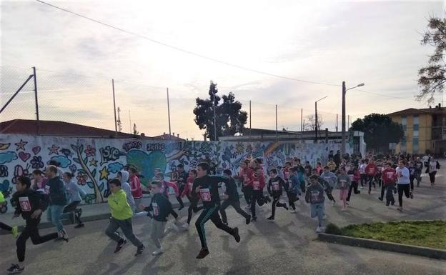 Los colegios de Talayuela participan en la carrera solidaria 'kilómetros de solidaridad' de Save the children