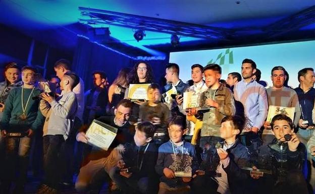 Los riders talayuelanos recogen varios galardones en la Gala del Motor