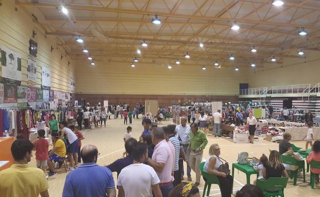 Un total de 20 establecimientos participan en la III Feria del Stock de Talayuela
