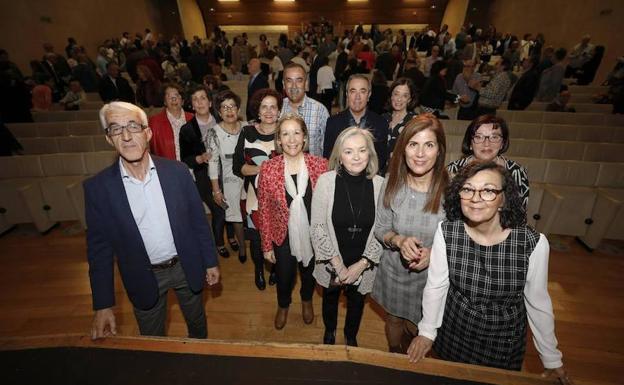 Docentes jubilados en Talayuela reciben su último «gracias»