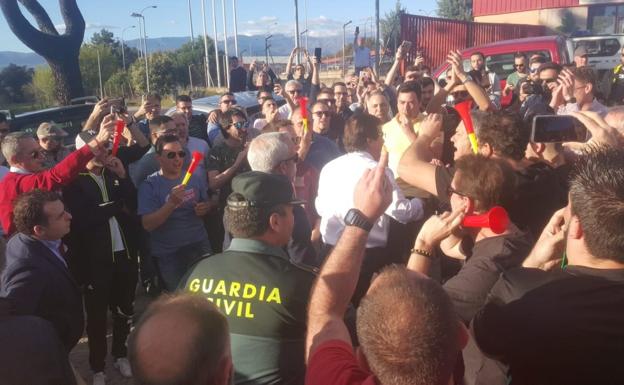 Vara, abucheado en Talayuela