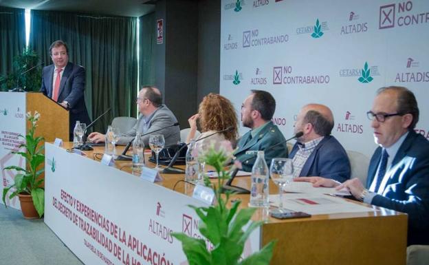 Fernández Vara apela a la unión y al diálogo para defender al sector del tabaco en un mundo global y complejo