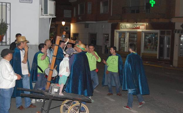 Quema de Judas y el Toro de Fuego a media noche en Talayuela