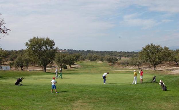 El campo de golf de Talayuela celebra este mes 5 torneos