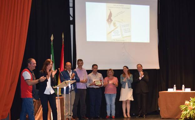 Miguel Ángel Carcelen recoge el 'Severa Galán', certamen literario creado como homenaje a la mujer talayuelana