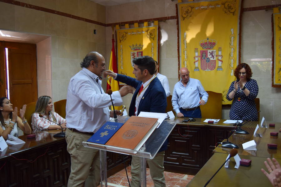 Los concejales y el nuevo alcalde de Talayuela, Ismael Bravo, toman posesión de sus actas