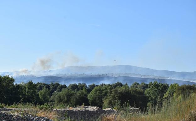 Declarado el nivel 1 de peligrosidad en un incendio en Collado de la Vera