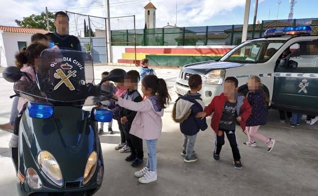 Los alumnos del Gonzalo Encabo celebran el día de Protección Civil y Emergencias