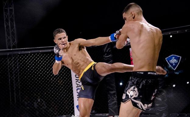 Anas Mouktader vence en su combate en el Enfusion Strikers League de Lisboa