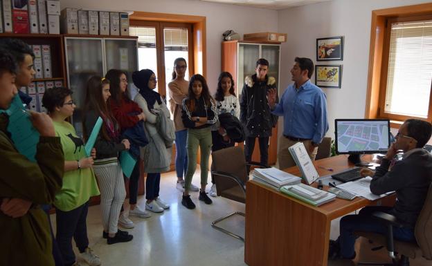 Alumnos del San Martín visitan el Ayuntamiento