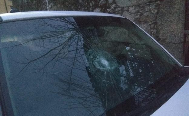 Denuncian el ataque contra dos vehículos de agentes del Medio Natural en Villanueva de la Vera