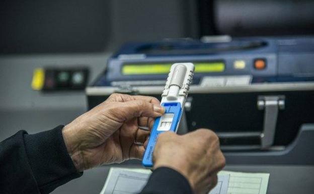 Le deniegan la nacionalidad española al conducir drogado
