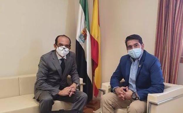 Charif Cherkaoui, Cónsul de Marruecos, visita el Ayuntamiento de Talayuela