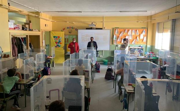 Responsables del Ayuntamiento visitan los centros educativos para conocer el desarrollo del curso docente