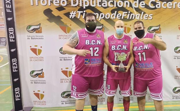 Jesús Moreno y los hermanos Francisco y Manuel Correas, campeones del Trofeo Diputación de Baloncesto
