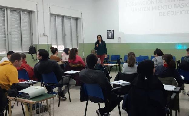 Cocemfe colabora con el Sexpe en la formación de jóvenes desempleados de Talayuela