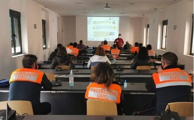 13 voluntarios se comprometen con el grupo de Protección Civil de Talayuela