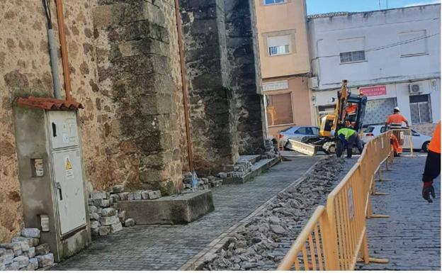 Comienzan las obras para el soterramiento del cableado de la fachada de la Iglesia San Martín