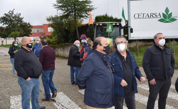 Los productores retoman la entrega de tabaco a las industrias a la espera de una reunión con Planas