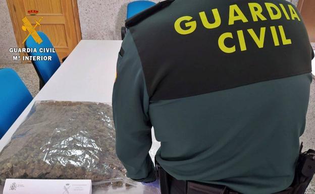 Detenido un vecino de Talayuela con 2 kilos de marihuana ocultos en el maletero