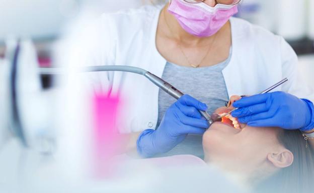 Condenada una protésico dental de Losar de la Vera por hacer actuaciones de dentista