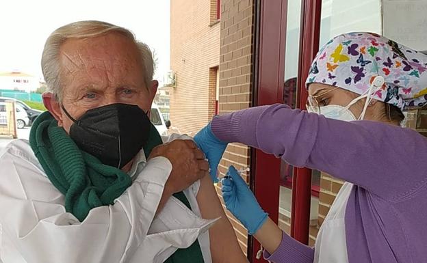Los vecinos mayores de 80 años, los últimos en sumarse a la vacunación