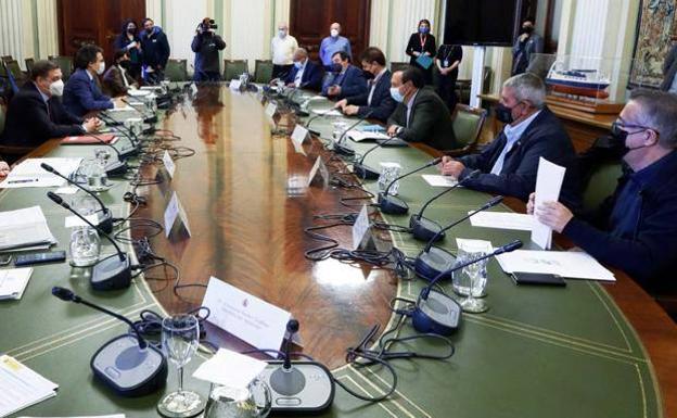 UPA-UCE y Asaja destacan el compromiso de Planas de resolver la situación del tabaco en la negociación con la Junta
