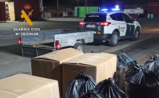 La Guardia Civil detiene a dos jóvenes de Talayuela por robo y contrabando de hoja seca de tabaco