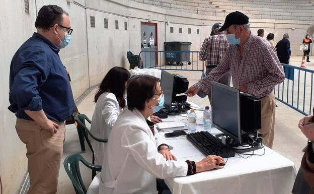 Más de 11.000 personas han recibido, al menos, una vacuna en el Área de Salud