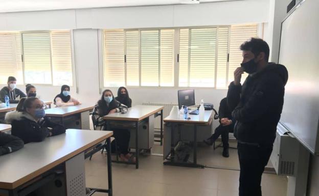 Andrés Salado ofrece una charla a los alumnos del San Martín