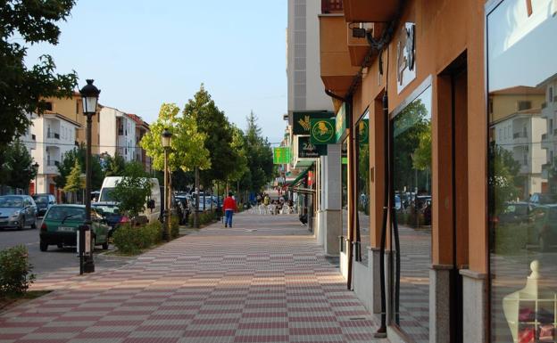 El Ayuntamiento convertirá una zona de la calle Manuel Más en peatonal
