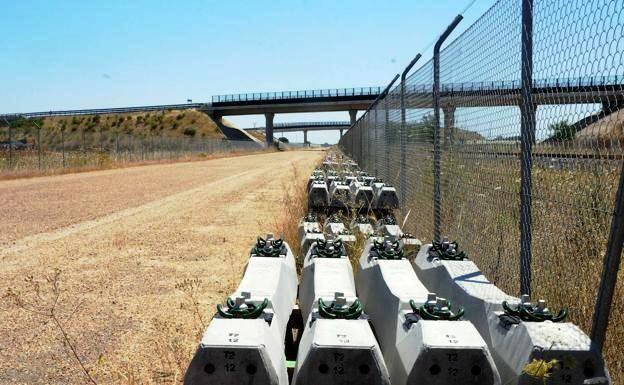 ADIF licita el suministro de traviesas para dos tramos del AVE extremeño por 4,2 millones de euros