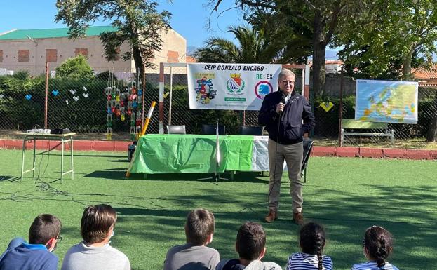 El presidente de la Fundación Academia Europea e Iberoamericana de Yuste inicia el ciclo de charlas de 'Entre Muros y Leyendas'