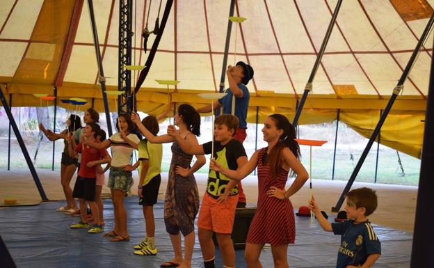 Cerca de un centenar de jóvenes podrán disfrutar de los campamentos de la Campaña de verano del IJEX