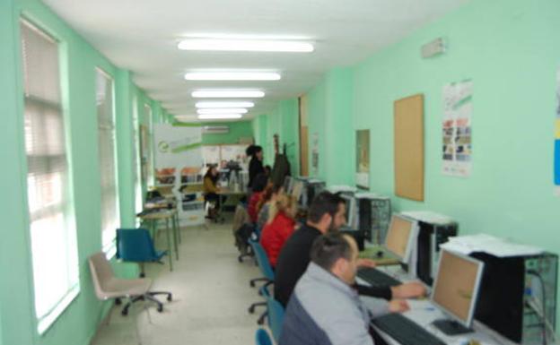 Los Centros de Competencias Digitales (NCC) inician su descanso veraniego con un balance de participación de más de 14.000 extremeños y extremeñas