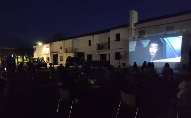 Más de 27.000 personas han disfrutado del Cine de verano de AUPEX en los meses de julio y agosto en casi un centenar de localidades extremeñas