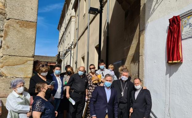 Plasencia dedica la calle del Postigo de Santa María a Antonio Luis Galán