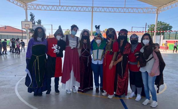 Personajes históricos visitan el Gonzalo Encabo para celebrar el V centenario de la finalización de la primera vuelta al mundo
