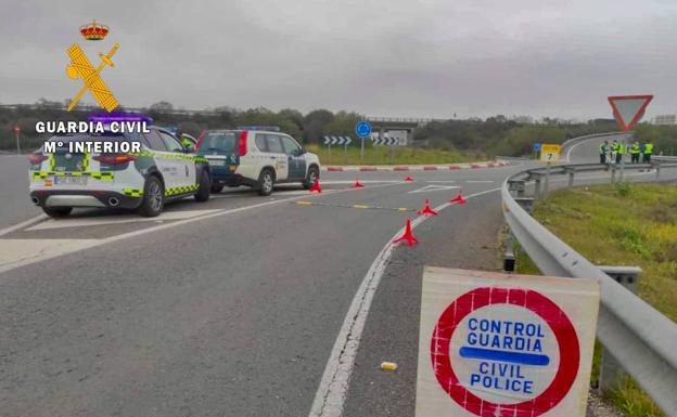 Detenido tras darse a la fuga en un control de la Guardia Civil y conducir de forma temeraria y bajo la influencia de drogas y alcohol por la Autovía A-5