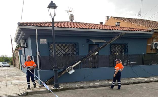 La tormenta provoca destrozos en varias zonas del casco urbano