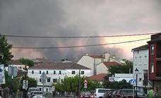El incendio de Villanueva de la Vera queda controlado y los niños evacuados regresan al campamento