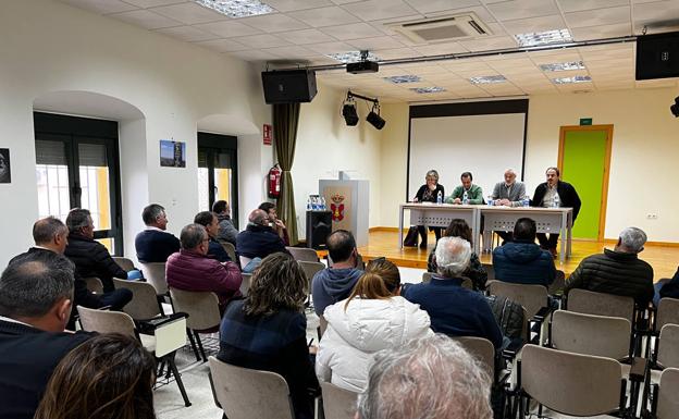 La Diputación se compromete con Campo Arañuelo a apoyarles en la reivindicación a la CHT para el arreglo de los caminos agrícolas